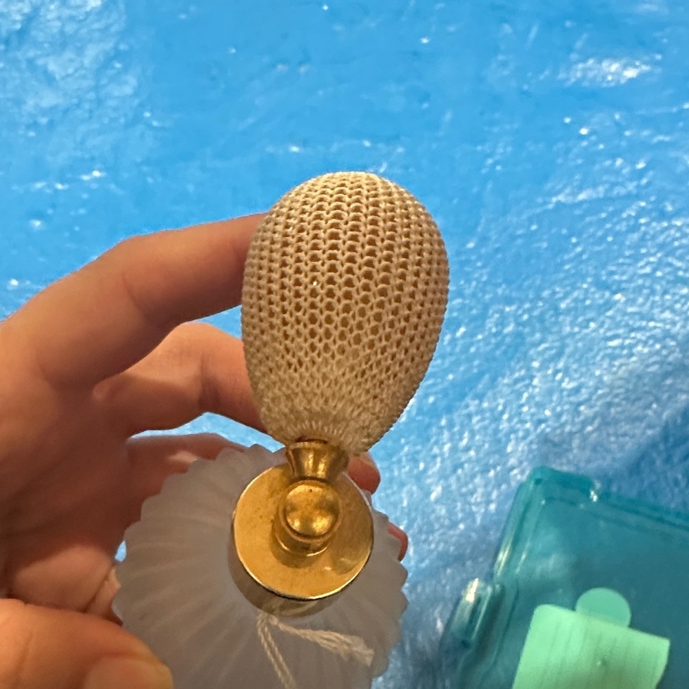 VTG Frosted Glass Perfume Atomizer - Picture 2 of 3